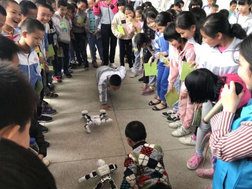学生们进行现场互动